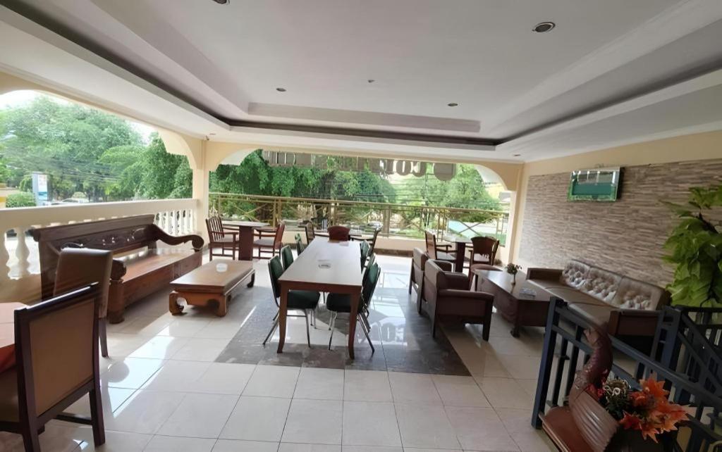 Mahadria Hotel Серанг Экстерьер фото