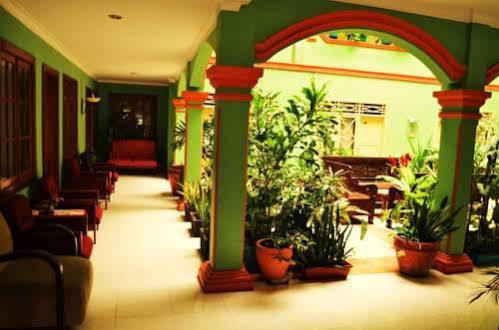 Mahadria Hotel Серанг Экстерьер фото
