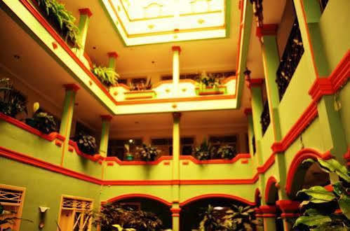 Mahadria Hotel Серанг Экстерьер фото